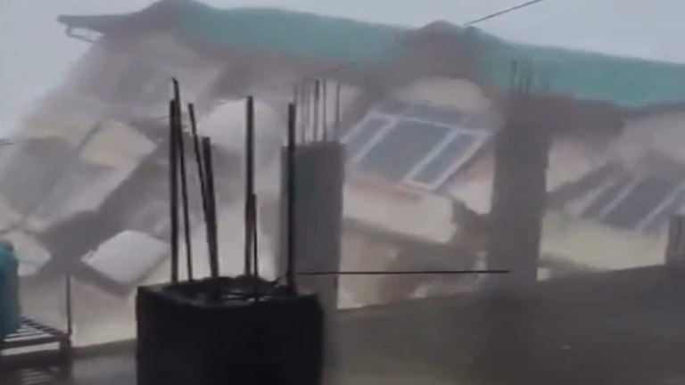Caught on the camera: The five -storey building collapsed in a chima day after evacuation in the middle of heavy rains | Video | Tech Word News