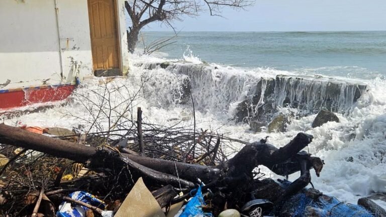 Dispute on the continuation of the relief camp for families affected by marine erosion in the Cheriyakadava