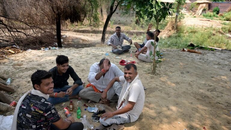 Drop on the drop as the boundary between Bihar and up blur in the village of Jawahi Diyar