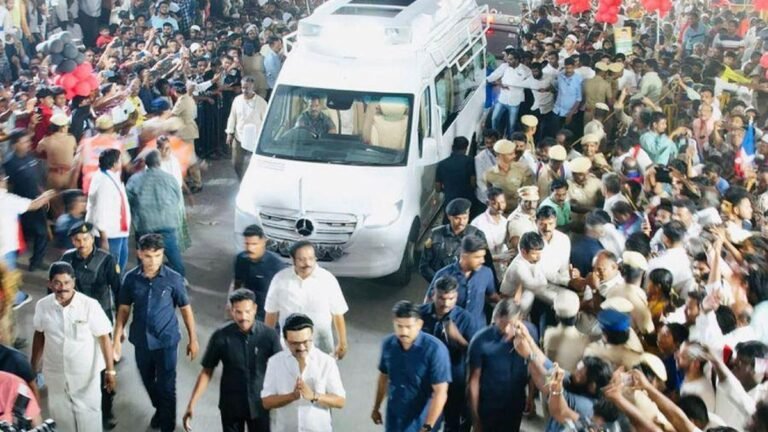 Average crowd per cm Stalin’s Roadshow Chokes Bengaluru Highway in Ambur, Vaniyambadi