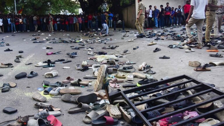 “It was complete madness”: Karnataka calls HC after 11 dies in Bengaluru StamPede, the court takes Suo Motu Cognisance | The news today