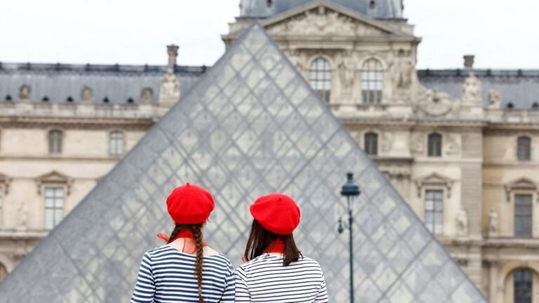 Why did the Louvre, the most wanted museum in the world, close its doors to visitors? A shocked visitor says … | Tech Word News