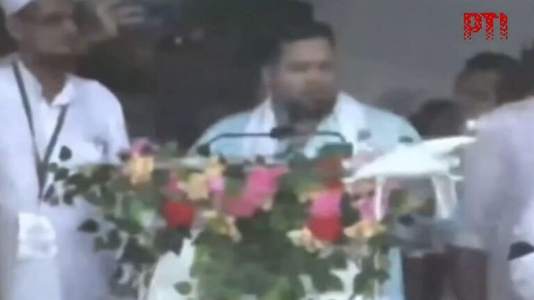 RJD Tejashwi Yadav leader is a closely escaped injury when the drone hit the podium in the patch | Watch video | Tech Word News