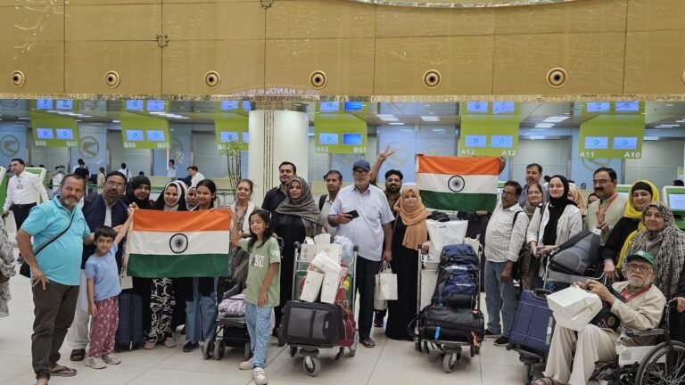 In a special gesture Iran opens its dissolved air space to allow flights to carry 1,000 Indians houses