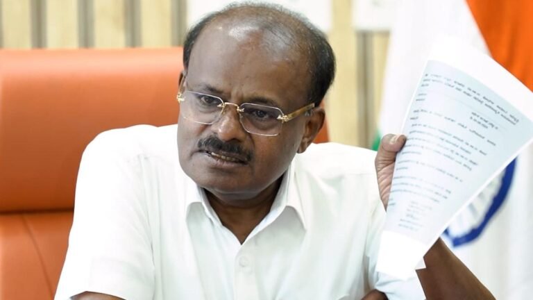 Has the main Minister Siddaramaiah the courage to seek the resignation of the Minister of Housing, wonders HDK