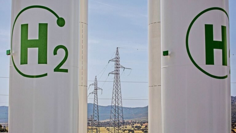 State-Run refinery is planning green hydrogen projects worth 2 trillion £ | The news today