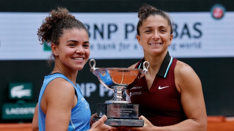 Olympic champions errani, Paolini win the title French Open Women.