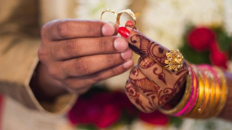 The bride carrying a knife threatens to threaten to “Chop” the groom “in 35 pieces:” Don’t touch me. I’m … ‘| News today