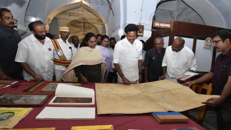 Minister promises steps to improve the Sarasvati Mahal library library infrastructure