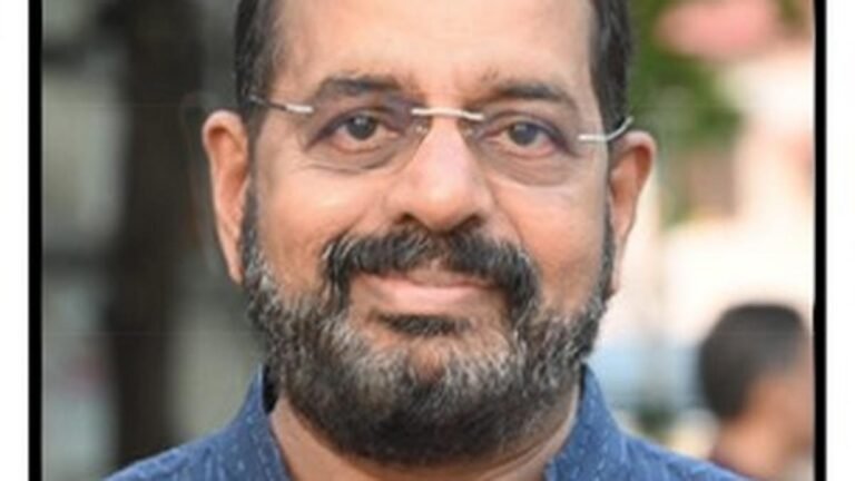 Award for KV Mohan Kumar, Taraun Moorthy