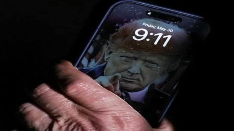 Screen iPhone Lock Screen Donald Trump sparks viral reactions online: “his narcissism on the full display” | The news today