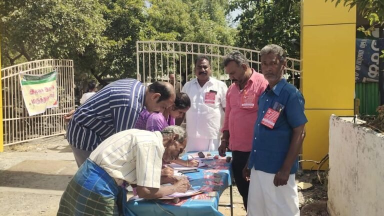CPI (m) starts a signature campaign that requires better GOVT equipment. Tiruch hospital
