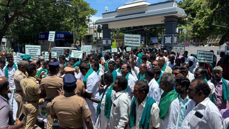 Agricultural organizations require early completion of the construction of a regulator across Vettar