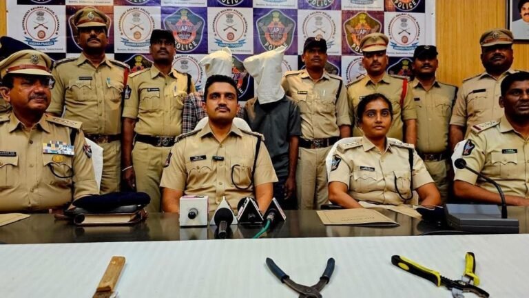 Two trains -based trains arrested in renigunt