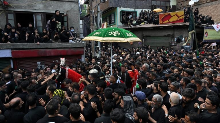 Muharram Processions closes peacefully in Kashmir in the middle