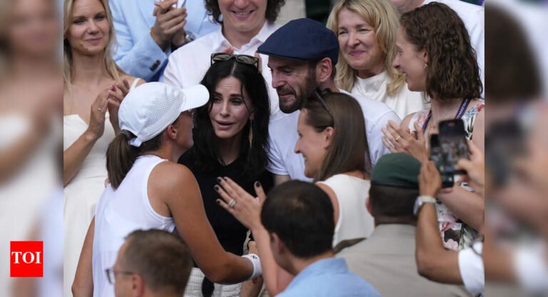 IgA Swiatlek wins the first Wimbledon title, shares a special hug with the star “Friends” Courteney Cox | Tennis messages – Tech Word News