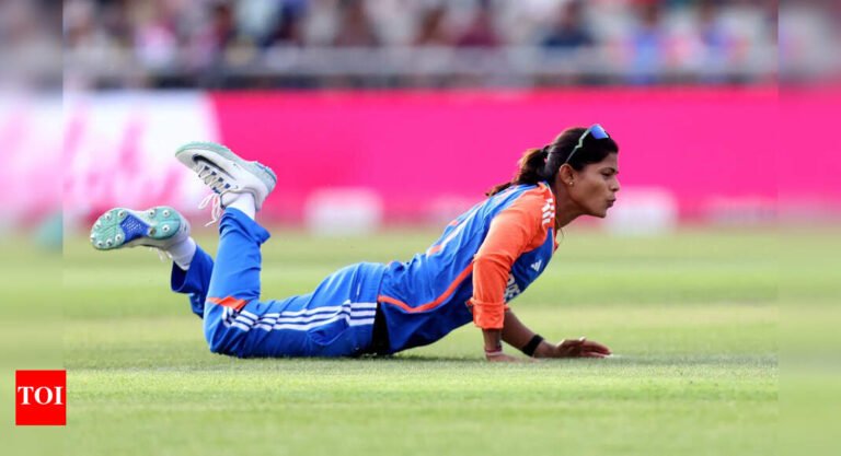 Inde vs vs ENG: Radha Yadav pulls out the stunning catch to release Amy Jones – Watch | Cricket messages – Tech Word News