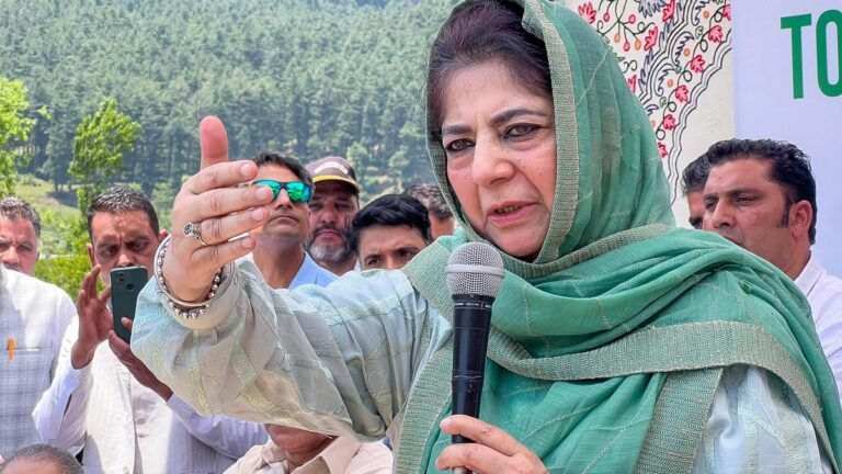 Mehboob urges Rahul to raise the question of “Muslim victimization” in parliament