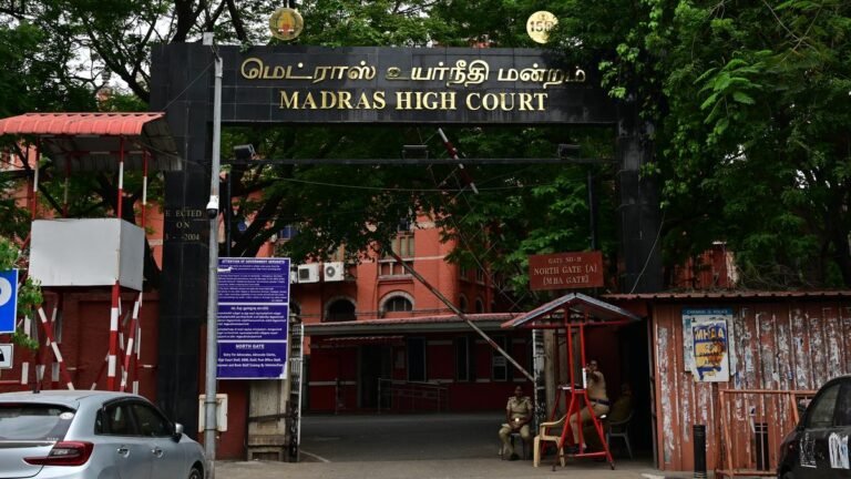 Ensure that the temple car of pernbalur passes through the streets with planned caste residents: Madras High Court