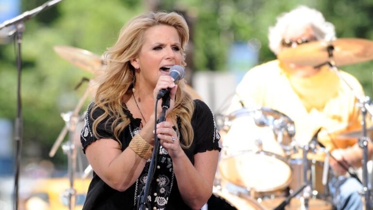 Trisha Yearwood Net Worth: Check how much your own singer owns with her husband, Garth Brooks | Tech Word News