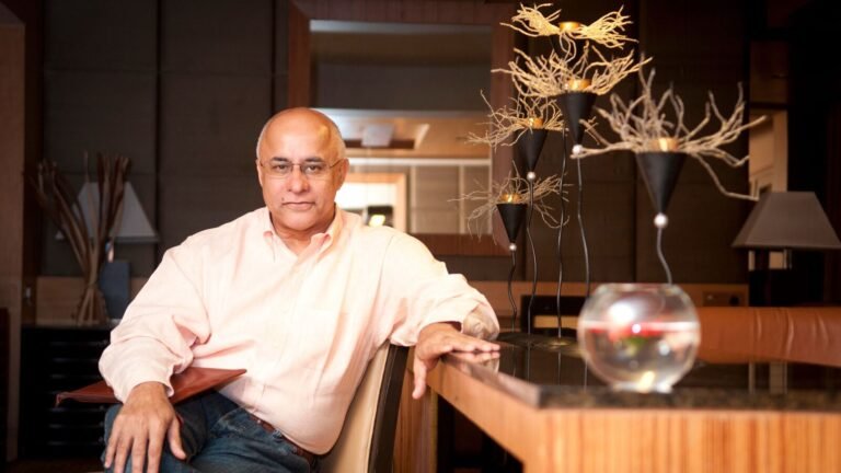 Mindstree Subrato Bagchi shares photo 1 ₹ Check, calls its “greatest wealth” | Tech Word News