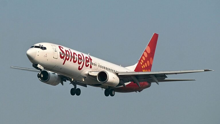 Spicejet passengers try to attack the cockpit, unloaded at the airport in Delhi after Mid-Taxi Chaos | Tech Word News