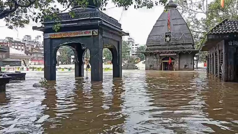 Police form Eluru Disaster Rester Force in the middle of the growing level of the Godavari flood level