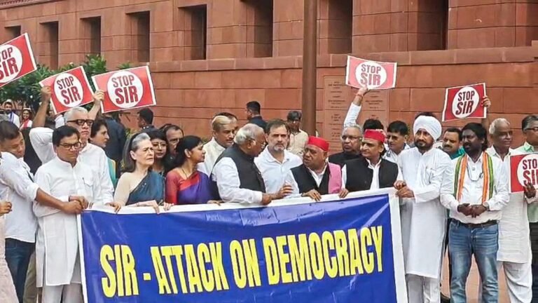 Indian block for intensifying a stir at Sir Beyond Parliament