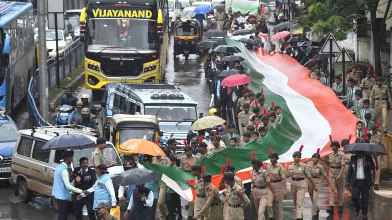 Rich honors paid to martyrs Marks Mark Kargil Vijay Divas