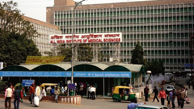A 15 -year -old girl set fire to Miscreants in Ohish Puri, air to Aiims Delhi | Tech Word News