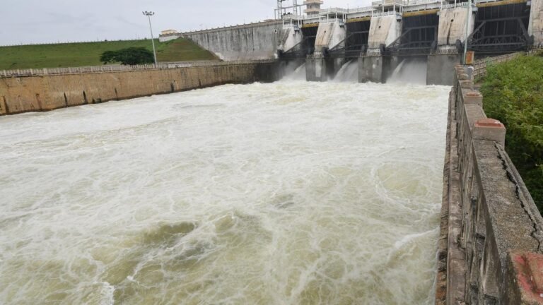 Drain from the cabini to be raised, issued a warning of floods