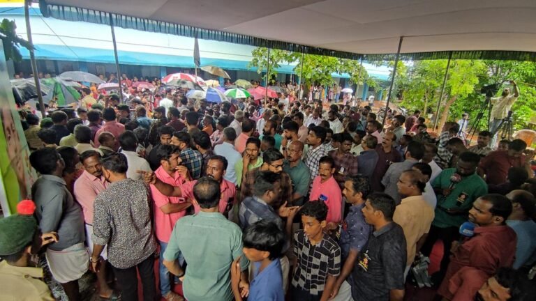 Heart -red scenes at Kochi Airport as the mother of Midhun, who was at school electric electric