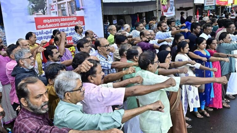 CPI (m) forms a human chain against “offer of porna kozhikode mch”