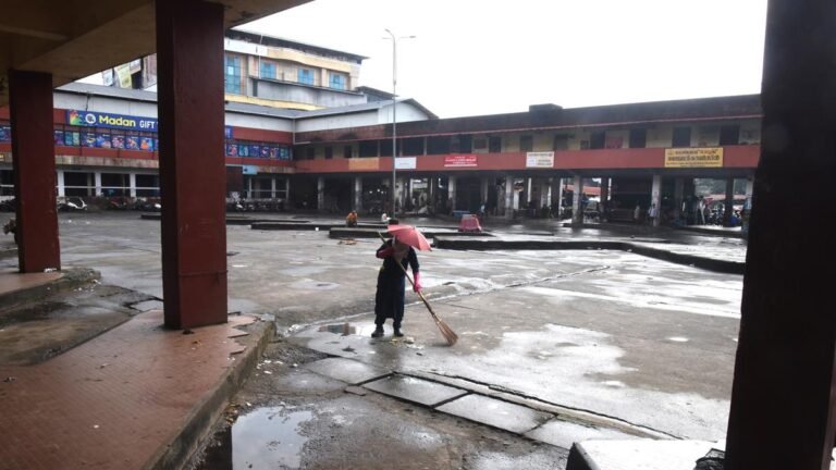 Bus operators are looking for an action against illegal parking along the Kozhikode-Kuttiyadi route