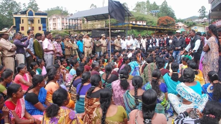 Munnar, Pengal Otrumumai kindly remembers vs achuthanandan