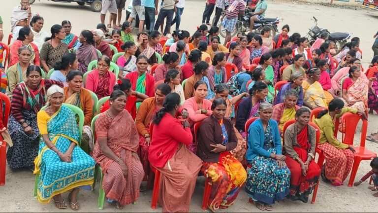 Residents of the village of Malali in Karnatak’s Hassan District Stage Protest against the construction of a trade in alcohol