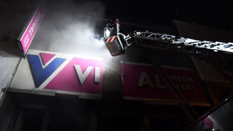 The fire explodes to Vishal Mega Marta in Delhi Karol Bagh, a man found a dead inner elevator: Key things to know | Tech Word News