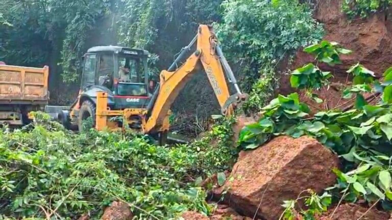 Mangaluru-Bengaluru NH 75 Traffic intervention due to large landslides; Vehicles Stuck Tech Word News