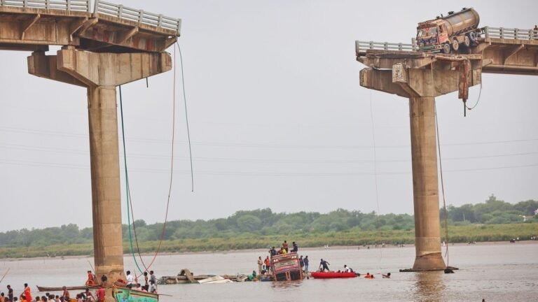 Vadodar Bridge Collapse: More vehicles fall into the river when the bridge collapses, 9 dead; PM announces 2 Lakh Ex-Gratia | Tech Word News