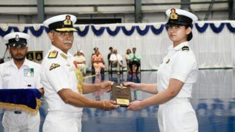 Meet Sub Lt Aastha Poonia: First Indian Fighter Pilot Practicer of Indian Navy | Tech Word News
