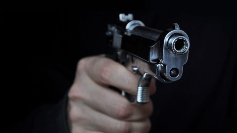 Bullet instead of bandage! In Bihar, a criminal for release for medical assistance shot at the Patna hospital | Tech Word News