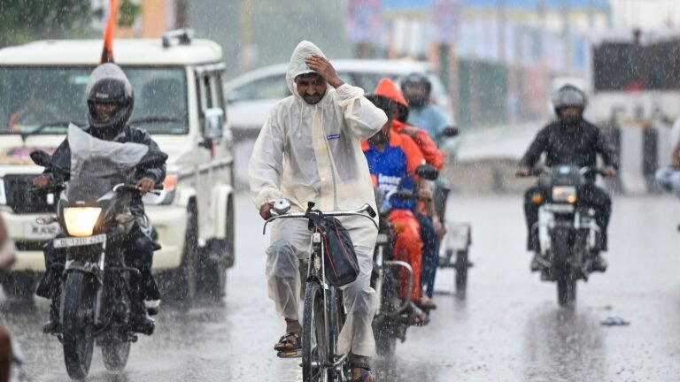 DEA DELHI: Heavy showers in different parts of national capital cause waterlogging, traffic growth Watch | Tech Word News