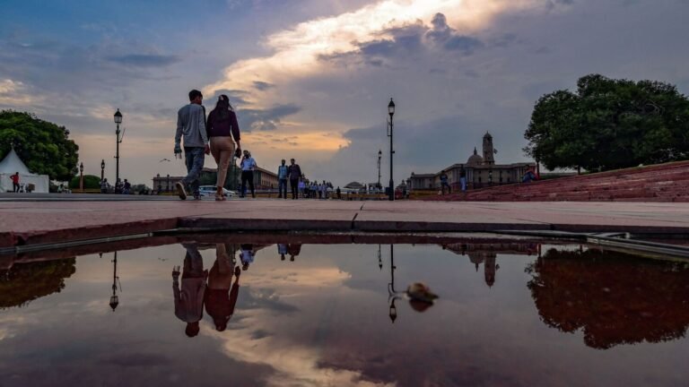 Weather in Delhi: Heavy showers Lash National Capital, Airlines Issue Advisory – Check the IMD | Tech Word News