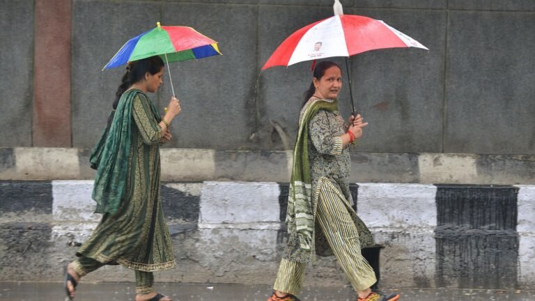 Delhi-NCR, which was soaked on Sunday morning like light rain. Watch | Tech Word News