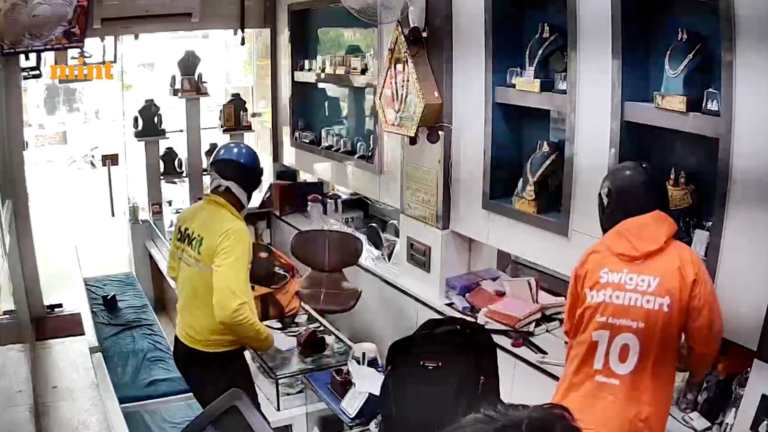 ‘Apna up’: Thieves dressed as swiggy, blinkit Delivery Boys Loot Jewells Shop in Ghaziabad | Watch a viral video | Tech Word News