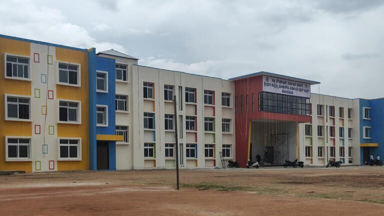 Doctor donates crore £ 14, transforms the Govt school in Karnataka