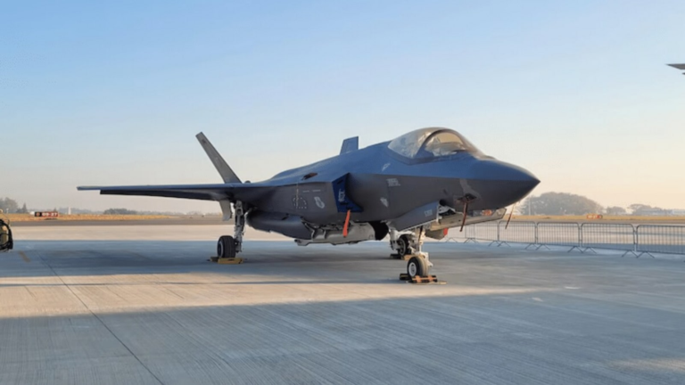 KERALA Airport to account for this amount for parking stuck British F-35 Stealth Fighter | Tech Word News