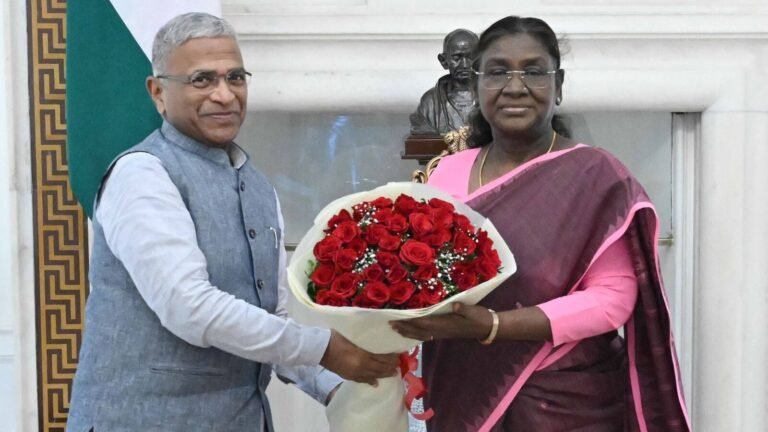 After resigning Jagdeep Dhankhar, Deputy Chairman of Rajya Sabha Harivank Narayan meets President Murmu | Tech Word News