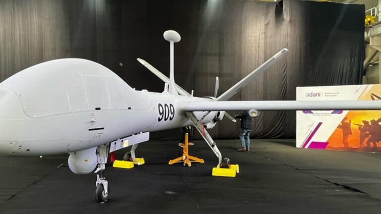 Government Fast Traces of Male Class Robots to increase border surveilla