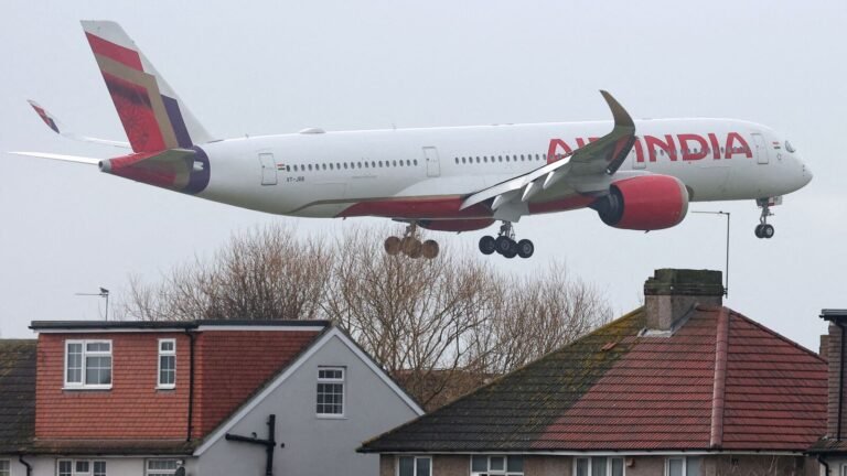 Hours after AI171, another flight Air India dropped by 900 feet in the middle of the air; DGCA orders a probe, pilots withdrawn from service | Tech Word News